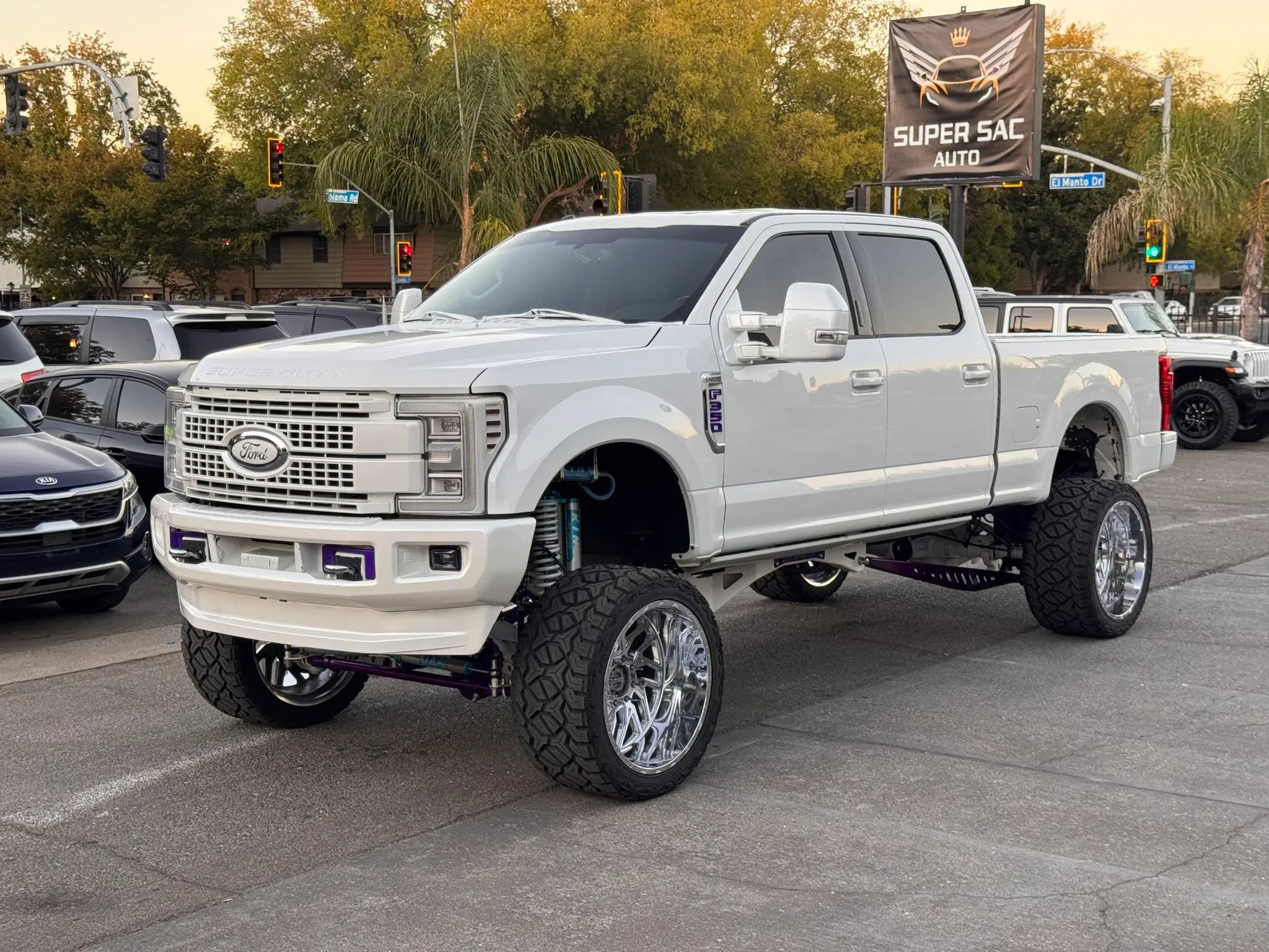 Used 2017 Ford F350 Lariat w/ Lariat Value Package AWD/4WD image 2