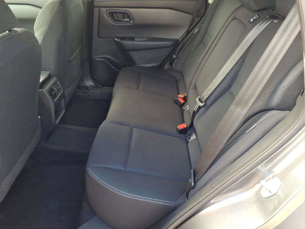 Used 2024 Nissan Rogue S FWD image 12