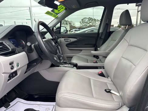 Used 2021 Honda Pilot Touring image 11