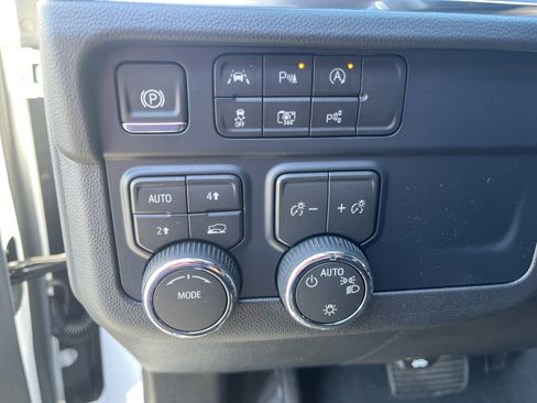 New 2026 Chevrolet Suburban LS image 19