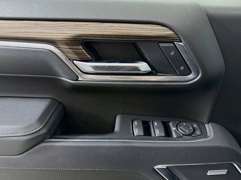 Used 2025 Chevrolet Silverado 1500 LT Trail Boss w/ Convenience Package II AWD/4WD image 18