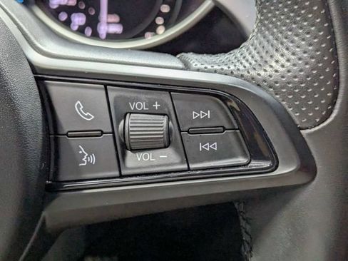 Used 2022 Alfa Romeo Giulia Veloce RWD image 19