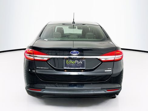 Used 2018 Ford Fusion SE w/ Fusion SE Technology Package image 7