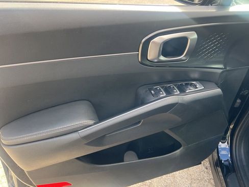 Certified 2025 Kia Sorento S w/ Panoramic Sunroof Package image 7