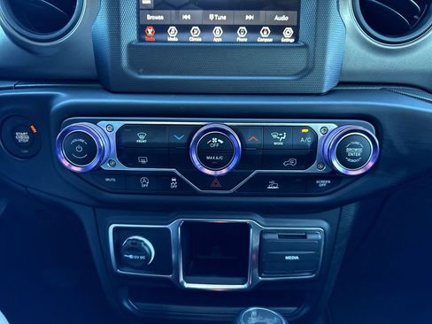 Used 2023 Jeep Wrangler Sport image 18