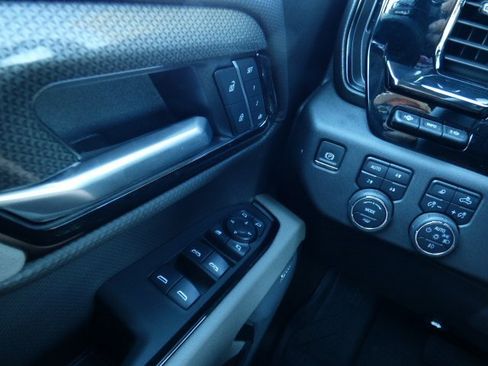 Used 2025 Chevrolet Silverado 1500 ZR2 w/ Technology Package image 36