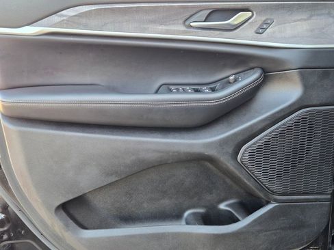 Used 2024 Jeep Grand Cherokee L Limited w/ Luxury Tech Group II image 11