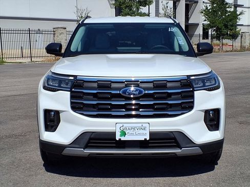 Used 2025 Ford Explorer Active w/ Active Comfort Package image 2