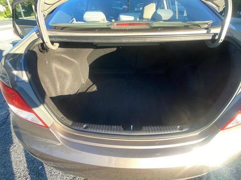 Used 2014 Hyundai Accent GLS FWD image 25