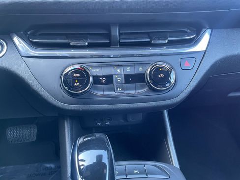 Used 2025 Buick Envista Preferred image 17