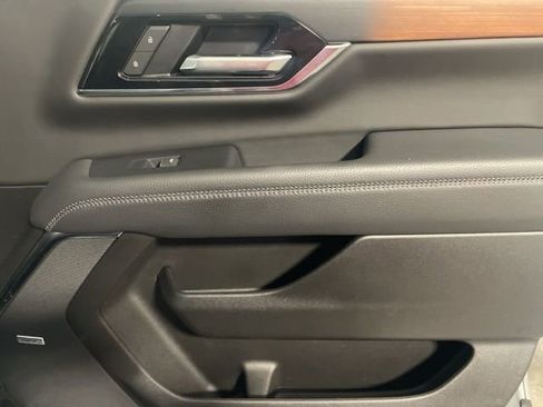 Used 2025 GMC Yukon Denali image 63