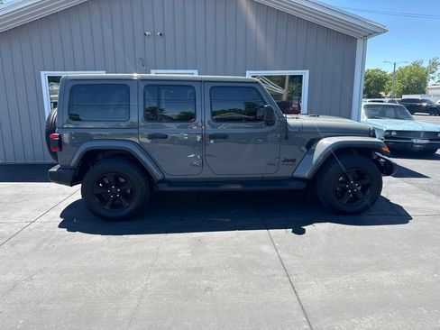 Used 2020 Jeep Wrangler Unlimited Sahara AWD/4WD image 2
