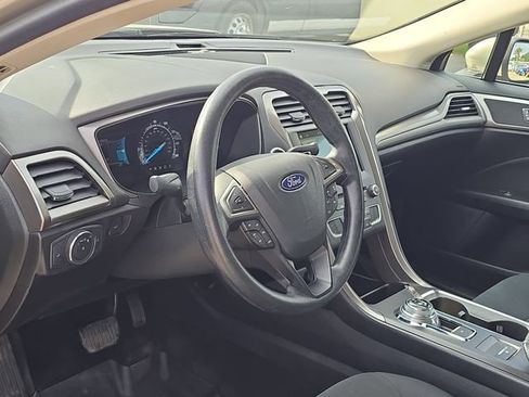 Certified 2018 Ford Fusion SE w/ Fusion SE Technology Package FWD image 7