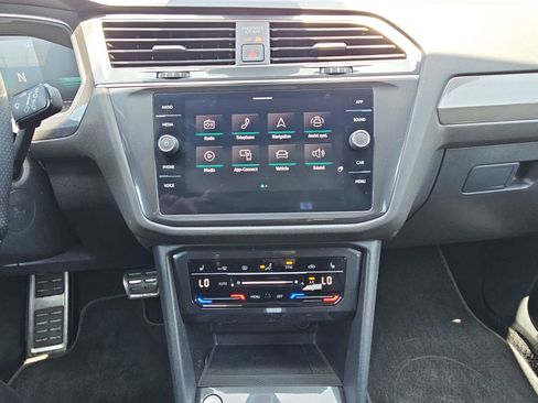 Certified 2023 Volkswagen Tiguan SE R-Line FWD image 21