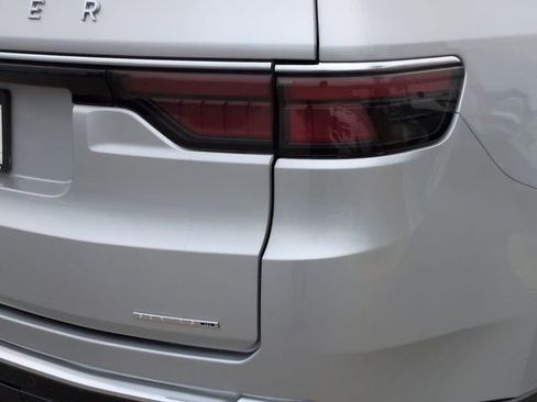 Certified 2022 Jeep Wagoneer Series III w/ Premium Group I AWD/4WD image 14