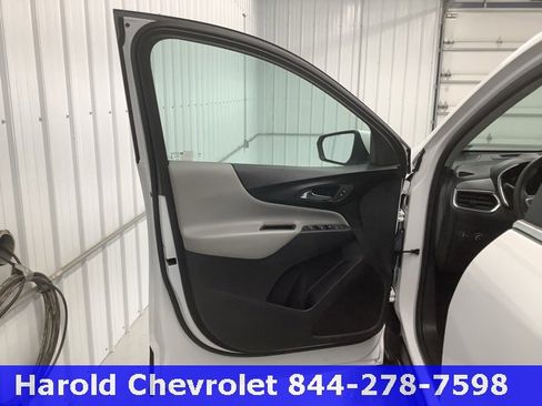 Used 2022 Chevrolet Equinox LT w/ LPO, Floor Liner Package image 14