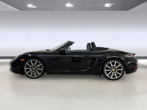 Used 2018 Porsche 718 Boxster RWD image 2