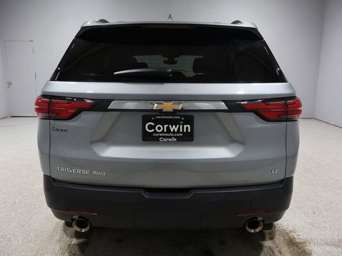 Used 2023 Chevrolet Traverse LT w/ Rear Camera Mirror Package image 3