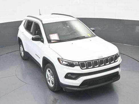 Used 2023 Jeep Compass Latitude image 18