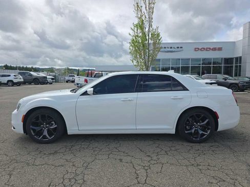 Used 2023 Chrysler 300 S w/ Comfort Group RWD image 2