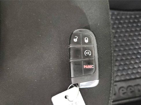Used 2016 Jeep Renegade Trailhawk AWD/4WD image 29