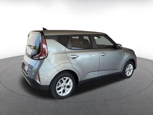 Used 2025 Kia Soul LX w/ LX Technology Package FWD image 15