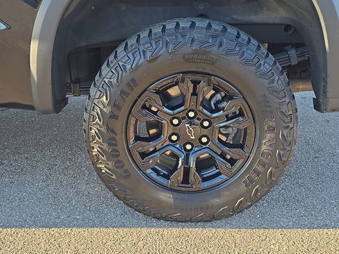 Used 2024 Chevrolet Silverado 1500 ZR2 w/ Technology Package image 34