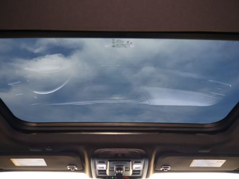 Used 2024 GMC Yukon Denali Ultimate AWD/4WD image 13