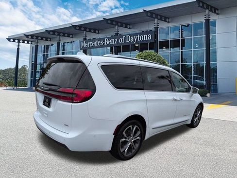 Used 2021 Chrysler Pacifica Pinnacle AWD/4WD image 4