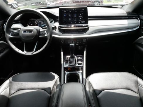 Used 2025 Jeep Compass Limited AWD/4WD image 10