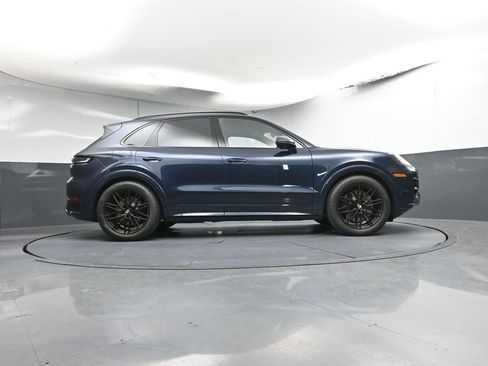 Certified 2026 Porsche Cayenne GTS AWD/4WD image 31