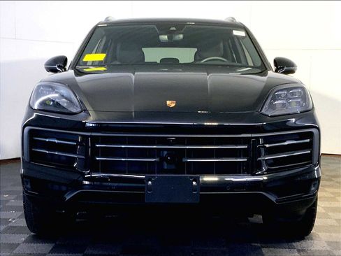 Certified 2025 Porsche Cayenne image 10