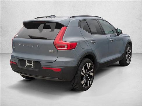 Used 2023 Volvo XC40 B5 Plus w/ Climate Package AWD/4WD image 5