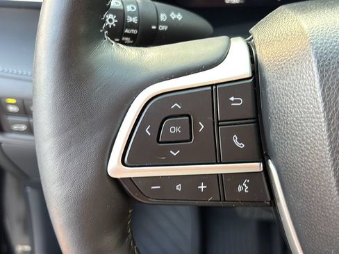 Used 2024 Toyota Highlander Platinum AWD/4WD image 19