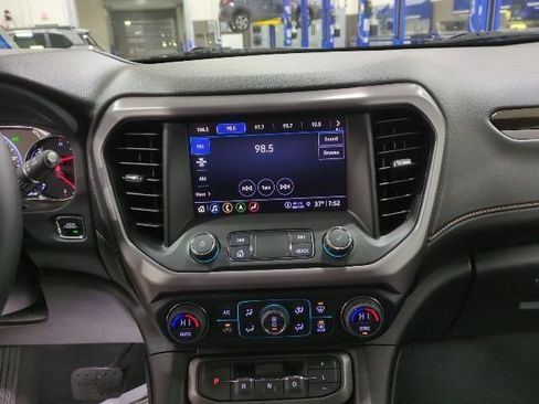 Used 2023 GMC Acadia AT4 w/ Technology Package image 12