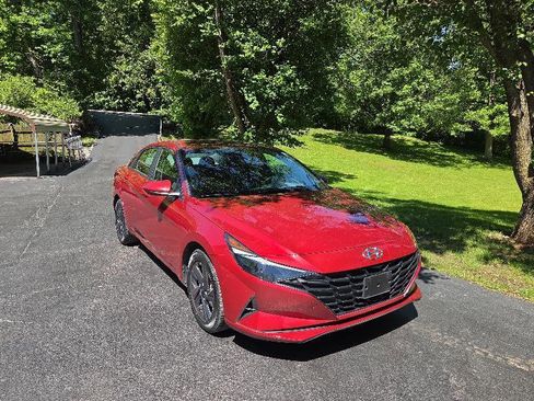 Used 2023 Hyundai Elantra SEL FWD image 2