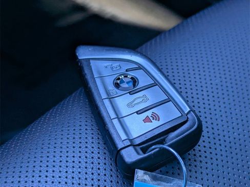 Used 2022 BMW X6 xDrive40i w/ M Sport Package image 25