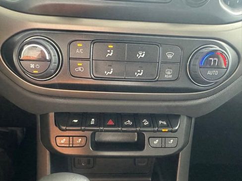 Used 2022 Chevrolet Colorado Z71 AWD/4WD image 32