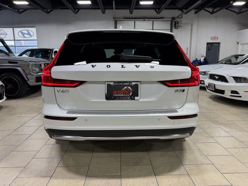 Used 2025 Volvo V60 B5 Cross Country Ultra w/ Protection Package Premier AWD/4WD image 5