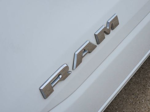 Used 2022 RAM 1500 Laramie AWD/4WD image 18