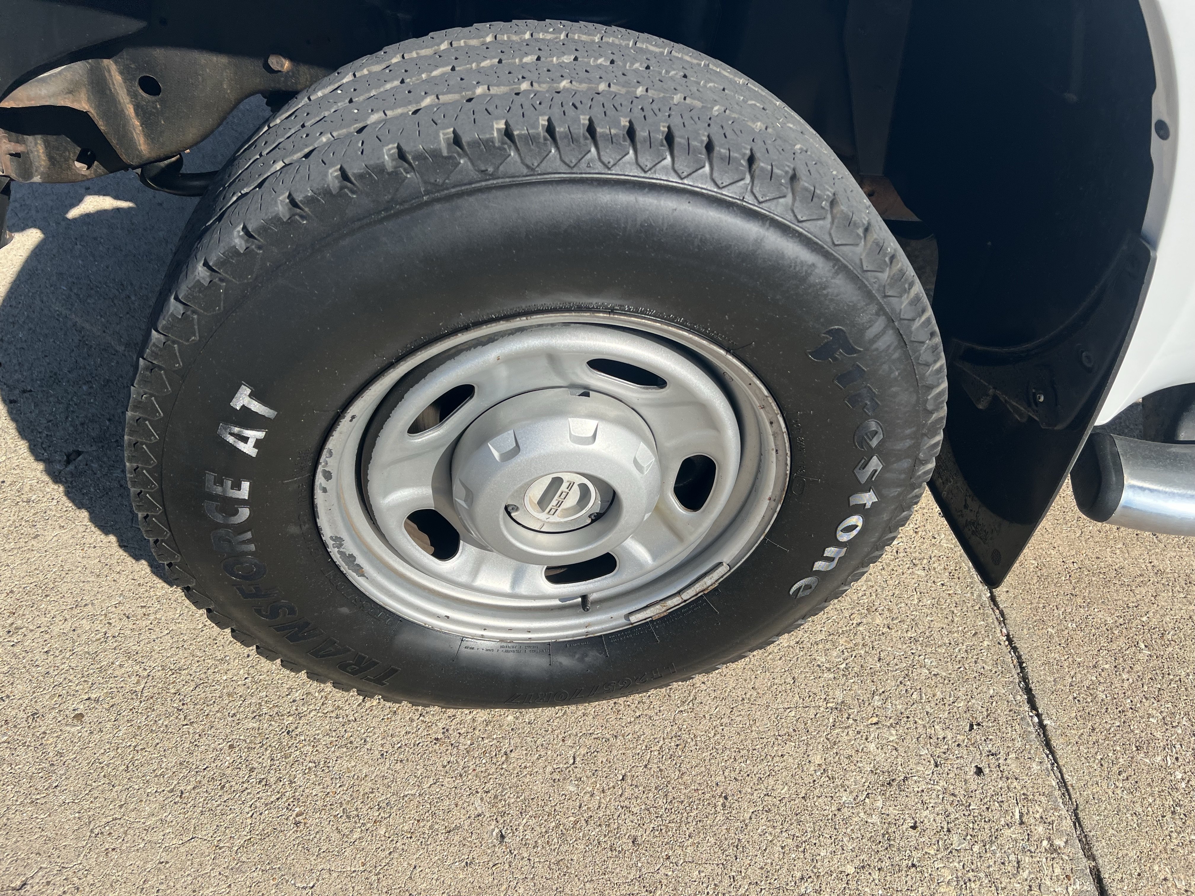 Used 2010 Ford F250 XL AWD/4WD image 2