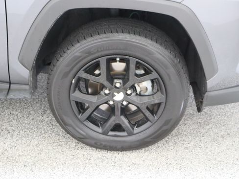 Used 2024 Toyota RAV4 LE FWD image 5