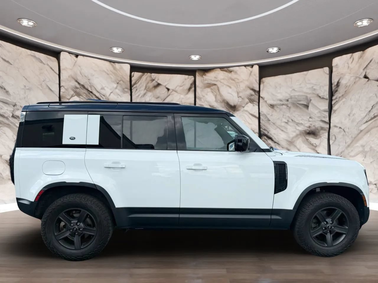 Used 2022 Land Rover Defender 110 AWD/4WD image 8