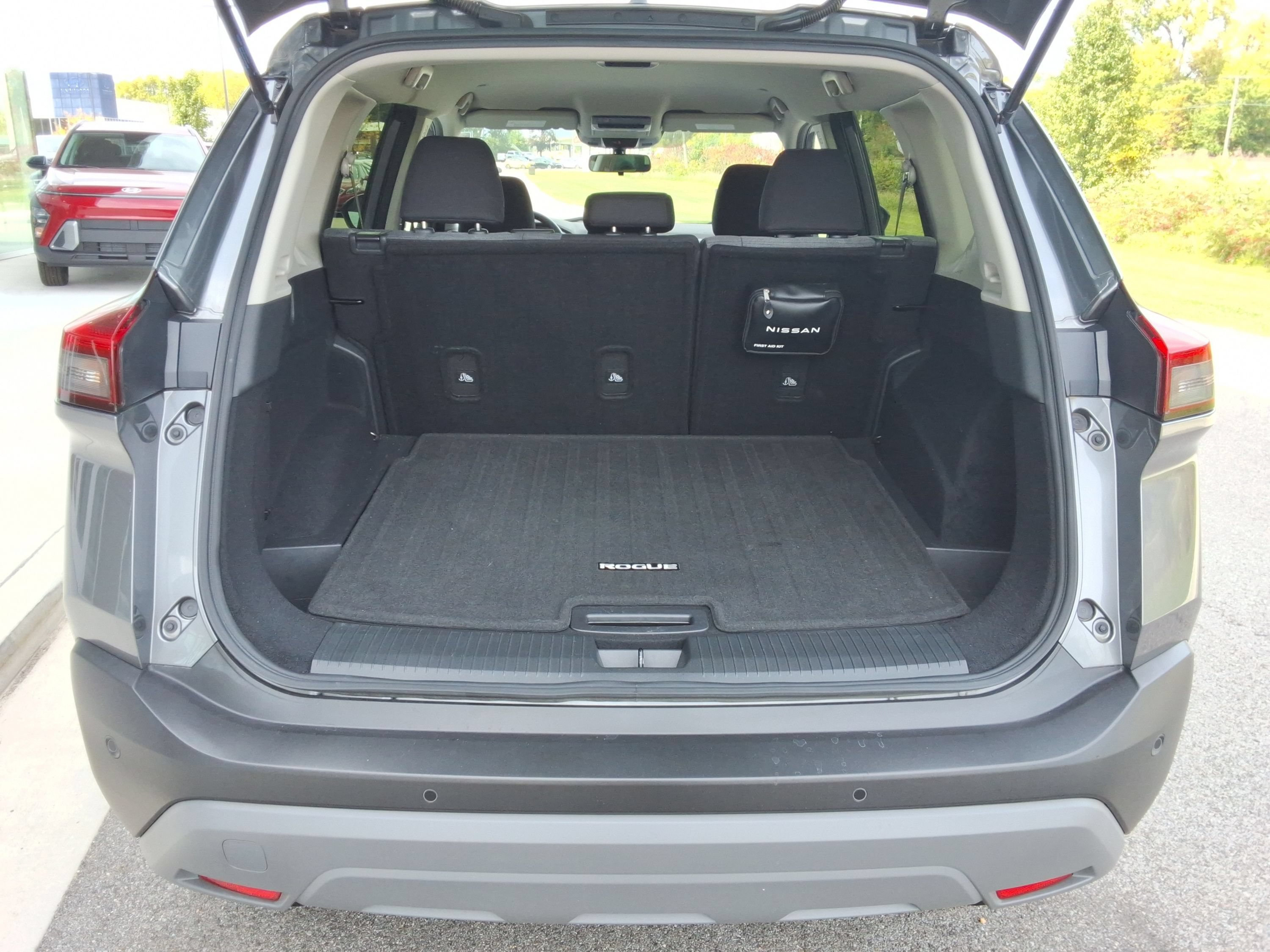 Used 2023 Nissan Rogue SV AWD/4WD image 22
