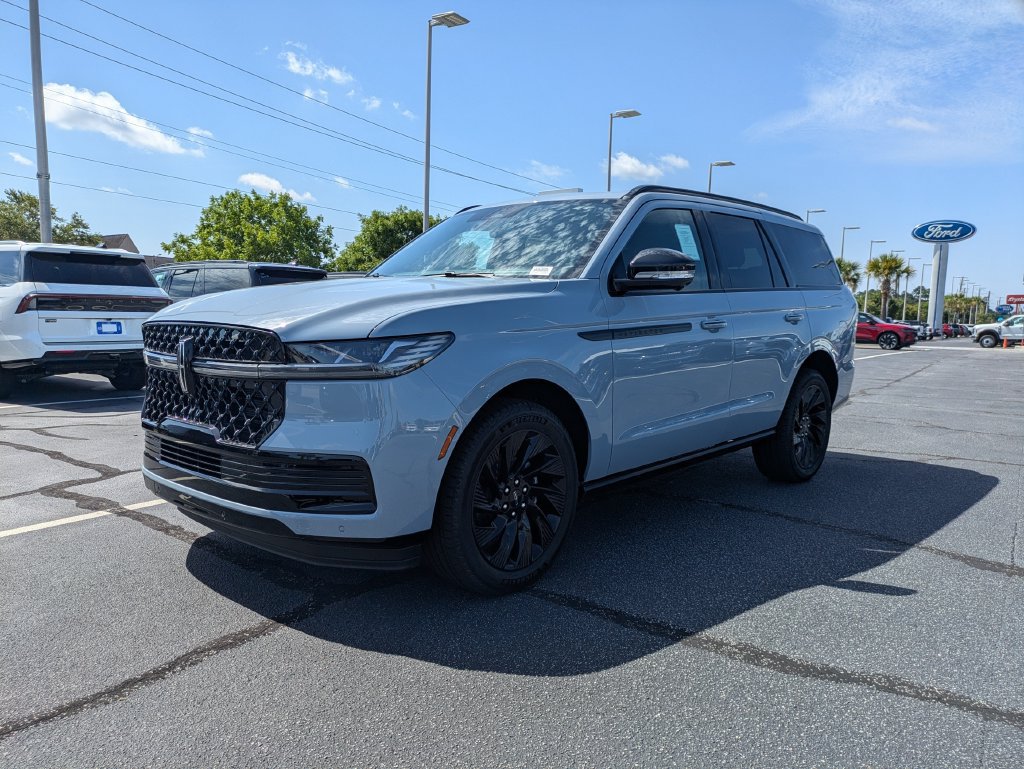 New 2027 Lincoln Navigator Reserve w/ Jet Appearance Package AWD/4WD image 8