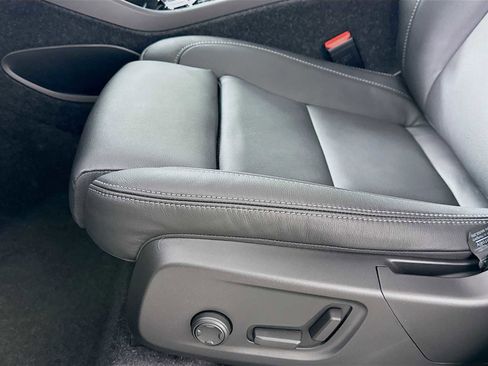 New 2026 Volvo XC40 B5 Plus w/ Protection Package Premier image 18