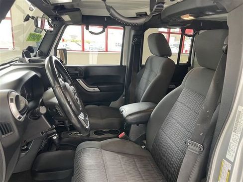 Used 2012 Jeep Wrangler Unlimited Sahara w/ Dual Top Group AWD/4WD image 18