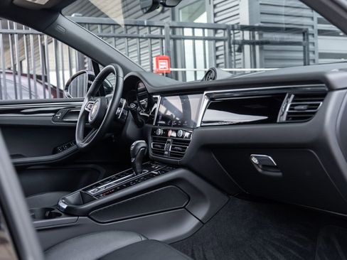Certified 2023 Porsche Macan AWD/4WD image 46