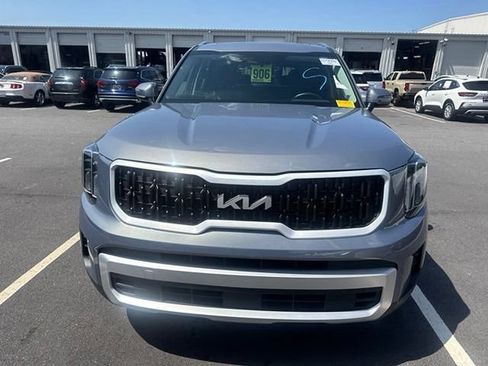 Used 2023 Kia Telluride EX w/ EX Captain's Chair Package AWD/4WD image 2