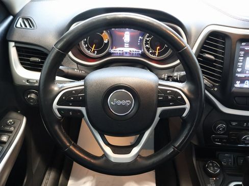 Used 2018 Jeep Cherokee Trailhawk w/ Comfort/Convenience Group image 15